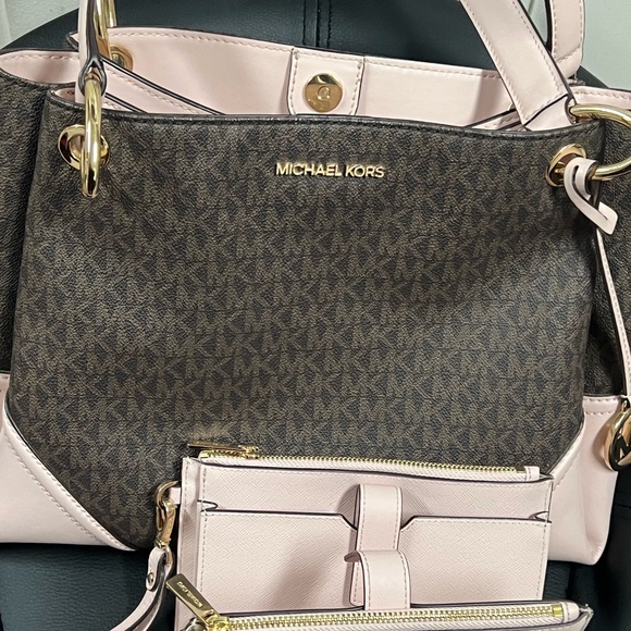 Michael Kors Nichole Powder Blush LG Tote Bag - Picture 2 of 6